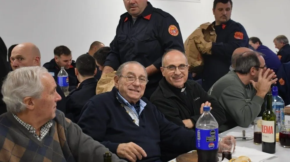 Cena por el Día de Bomberos 